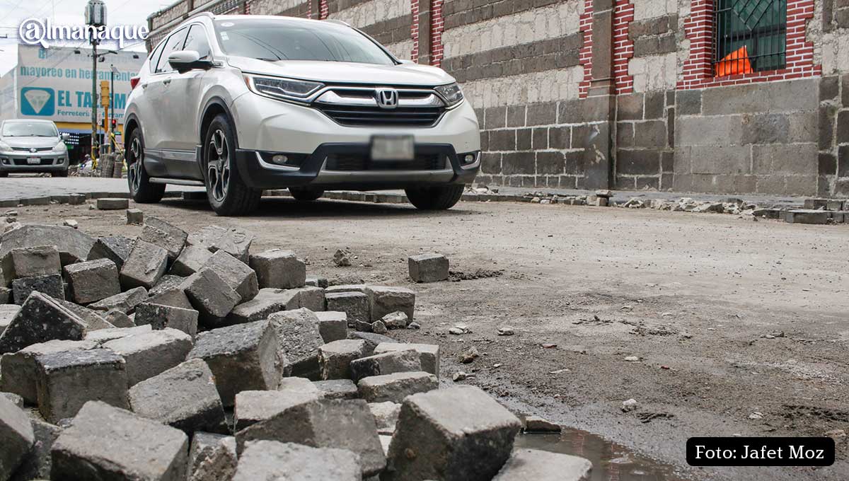 (FOTOS) Obras en la 8 poniente están abandonadas; hasta un gato muerto dejaron 5 obras en las calles del centro de Puebla 5