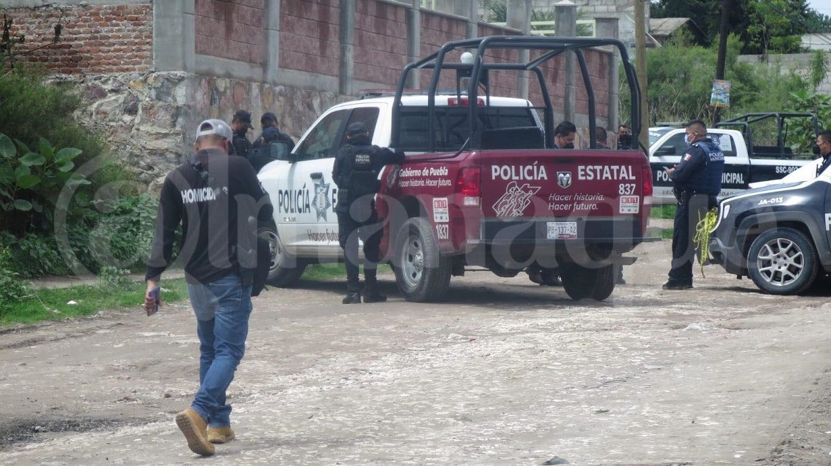 Ejecutan a balazos a presunto delincuente en las calles de Totimehuacan 3 polis