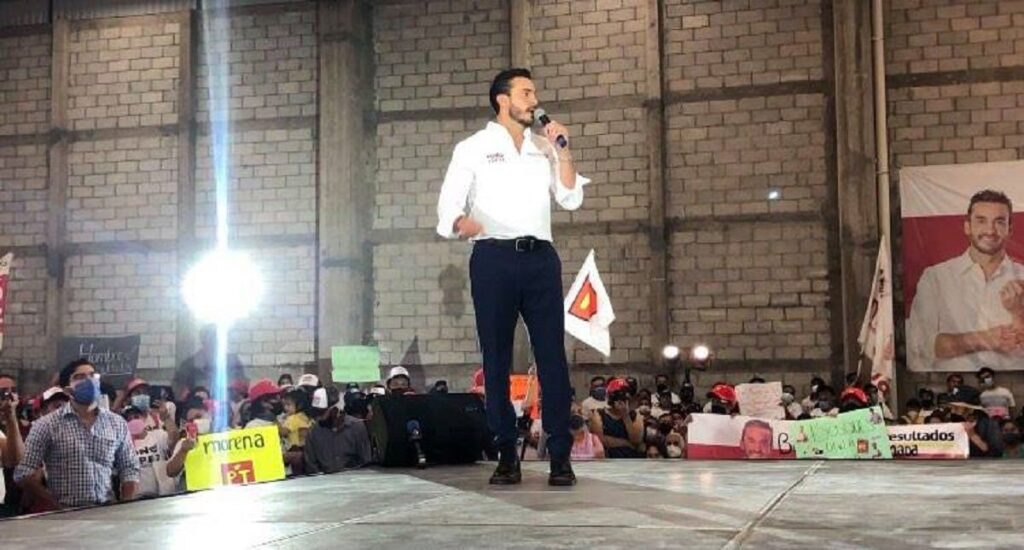 El diputado electo Toño López contendió contra Soraya Córdoba, líder de Antorcha Campesina en Puebla