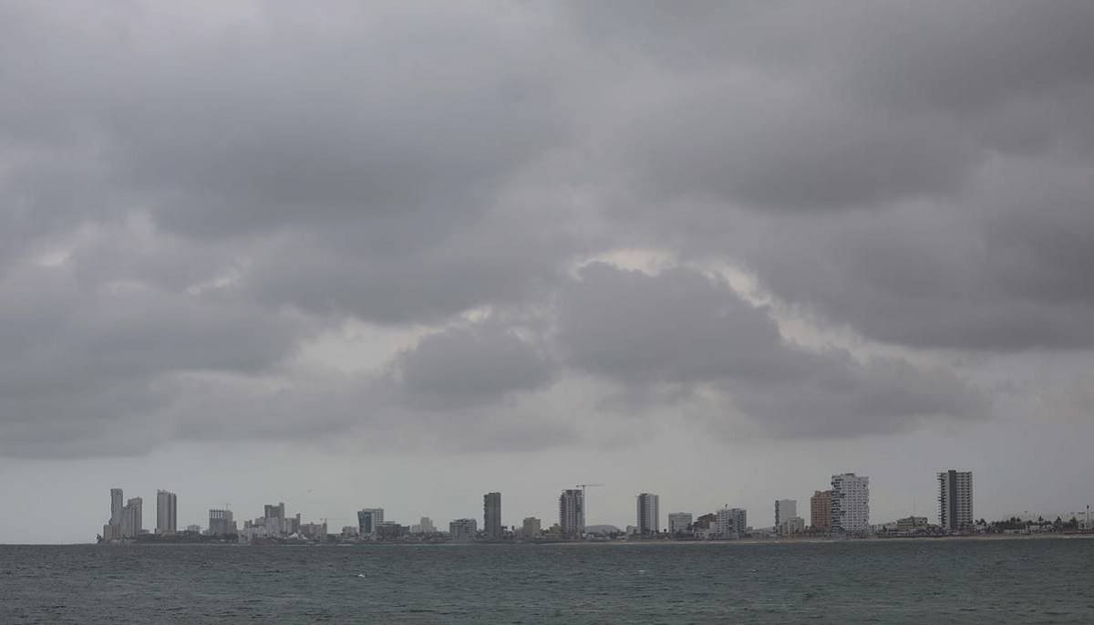 ¡Prepárate! La tormenta tropical “Dolores” toca tierra en Michoacán y Colima 2 tormenta dolores 1