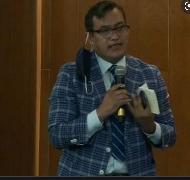 VIDEO: Barttlet pide a reportero que se quite el "bozal" 4 Bartlett bozal