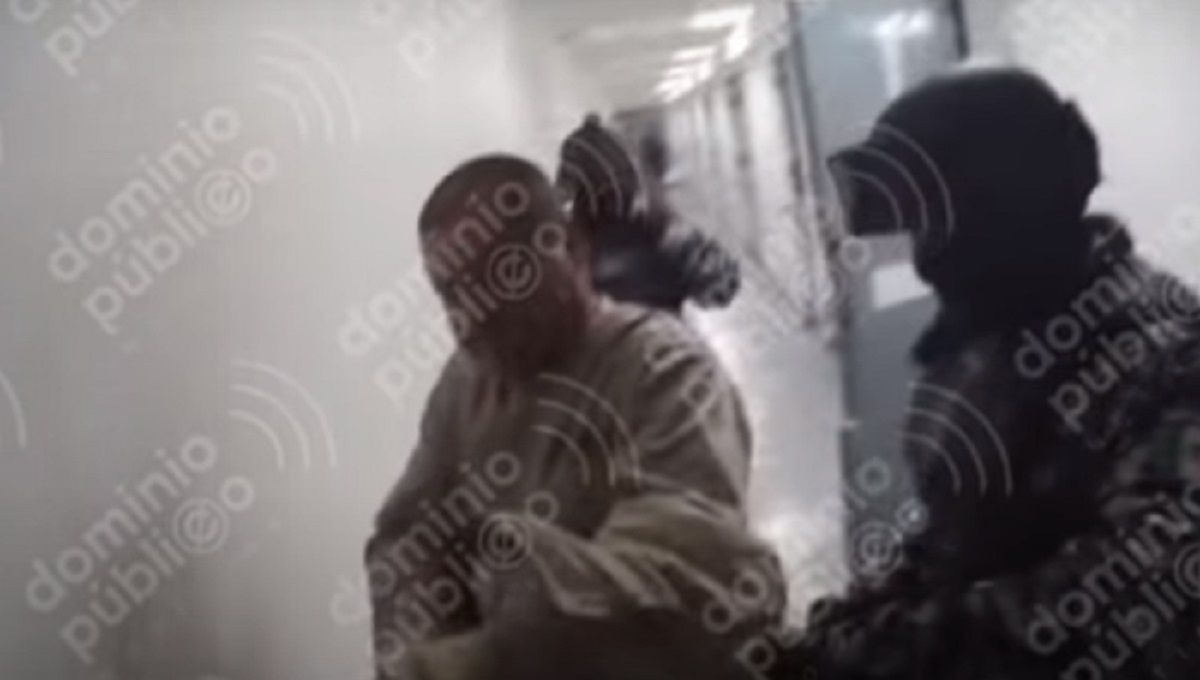 VIDEO: Obligan al “Chapo” a quitarse el pantalón y la ropa interior para hacer sentadillas 2 El Chapo