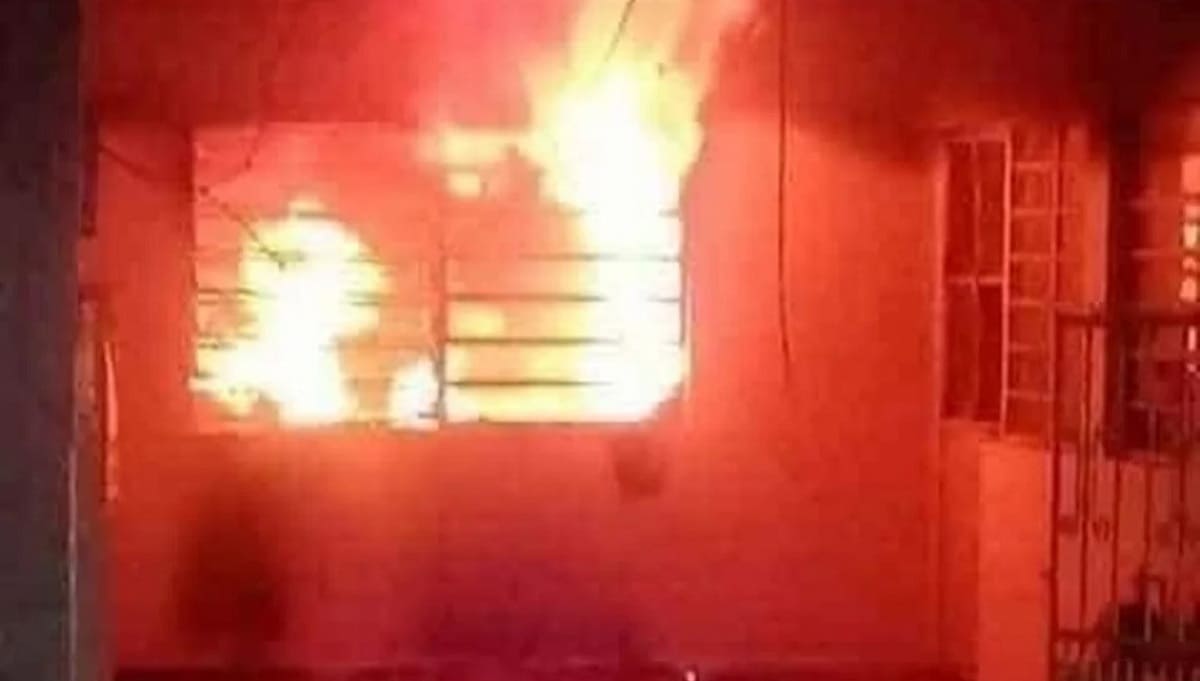 Mujer incendia casa con su marido dentro, dijo estar cansada de salir del trabajo y encontrarla sucia 2 Mujer incendia casa 1