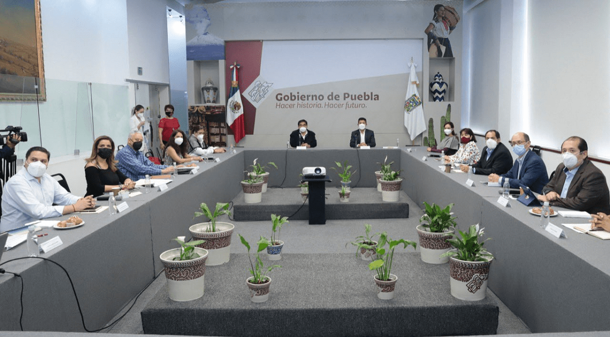 Barbosa y Eduardo Rivera instalarán mesas de seguridad, economía e infraestructura 2 Reunion Barbosa Lalo Rivera DIF 1