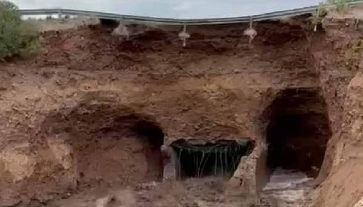 Aparece otro enorme socavón, ahora en carretera de Chihuahua 3 Socavon chihuahua 1