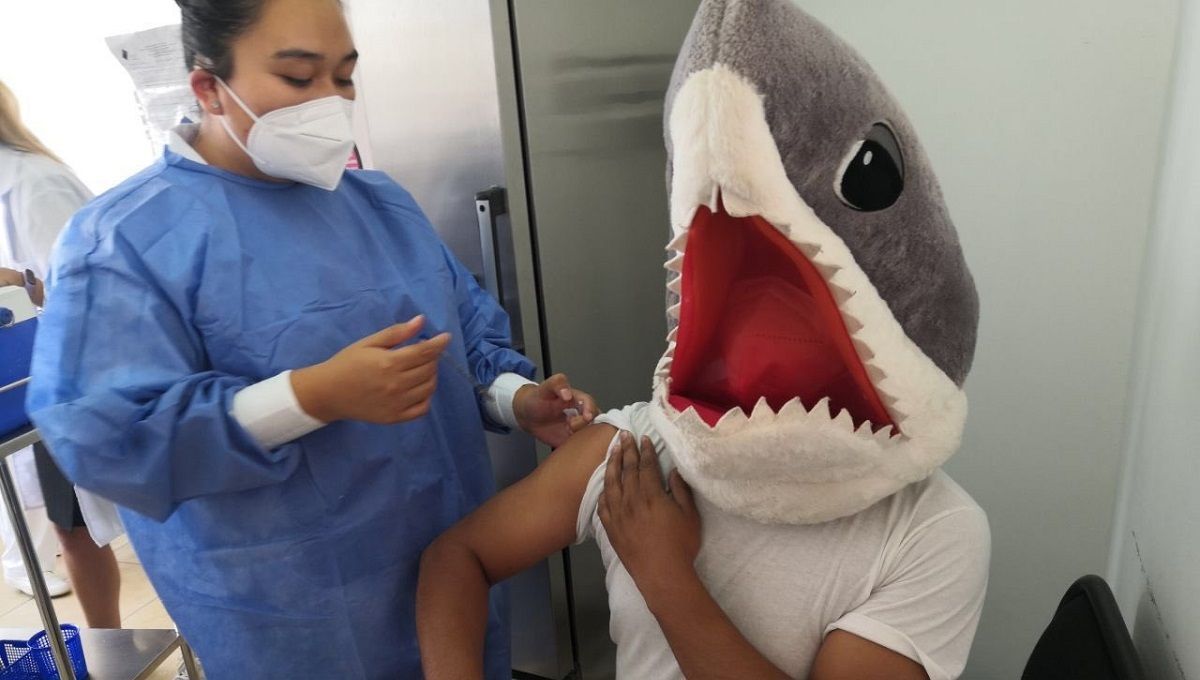¡Aquí llegó tu tiburón! Así acudió un hombre a vacunarse en San Pedro Cholula 2 Tiburon