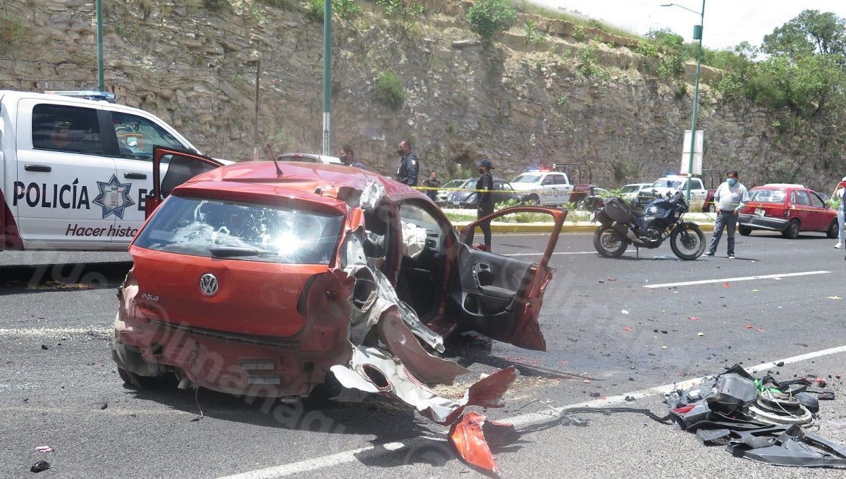 Muere mujer al salir proyectada de un auto durante choque en el Periférico Ecológico 4 accidente
