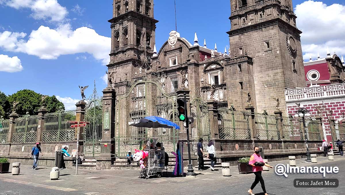 Ambulantes se adueñan del Centro: ya están en la Catedral y la 16 de septiembre 6 ambulantes catedral puebla 2