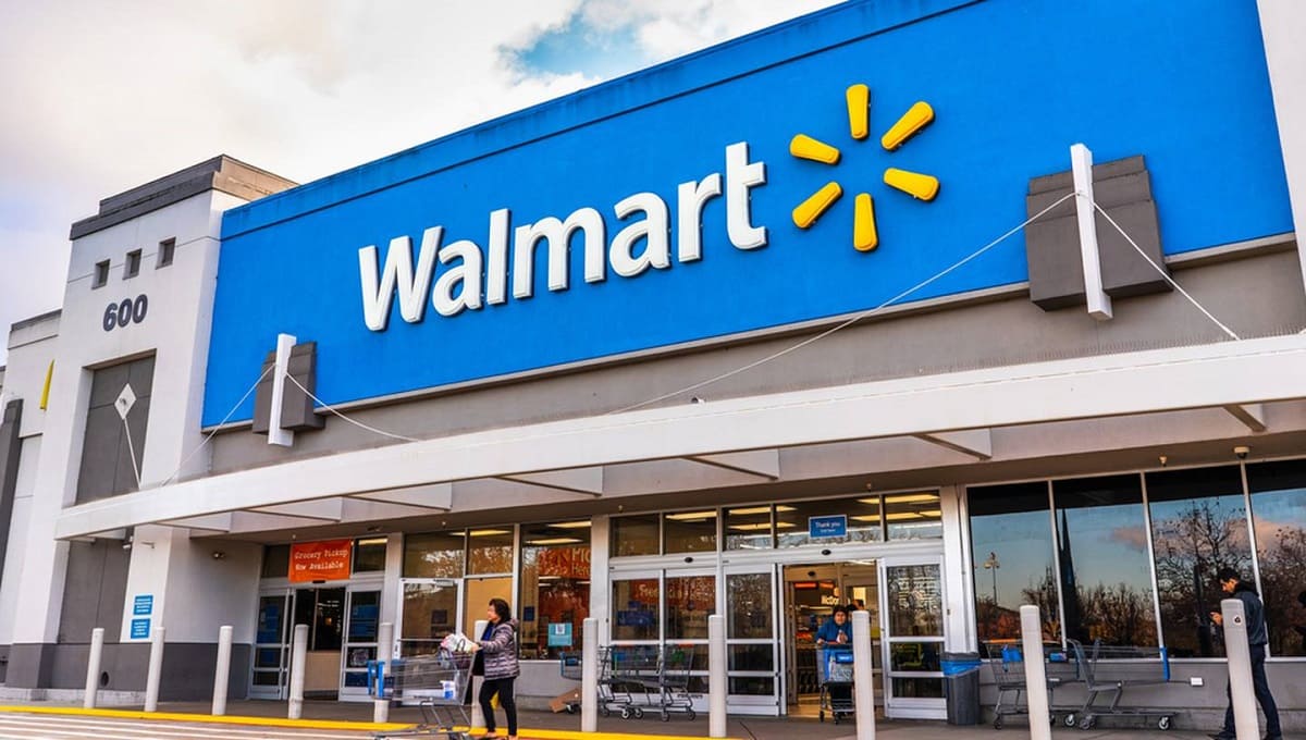 Walmart permitirá el regreso de adultos mayores como empacadores 2 empacadores Walmart 1