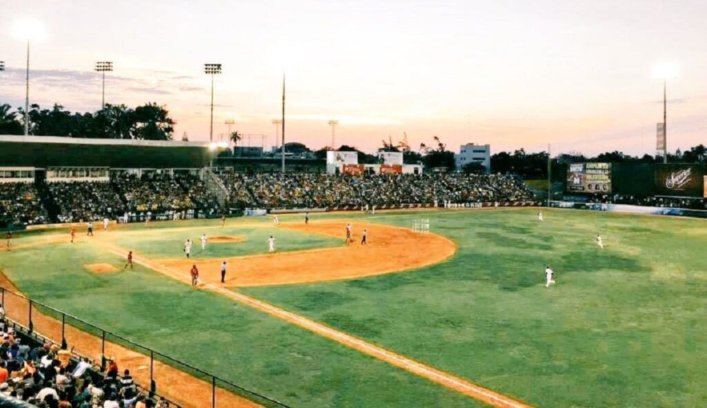 estadio de beisbol Centenario 27 de febrero 1