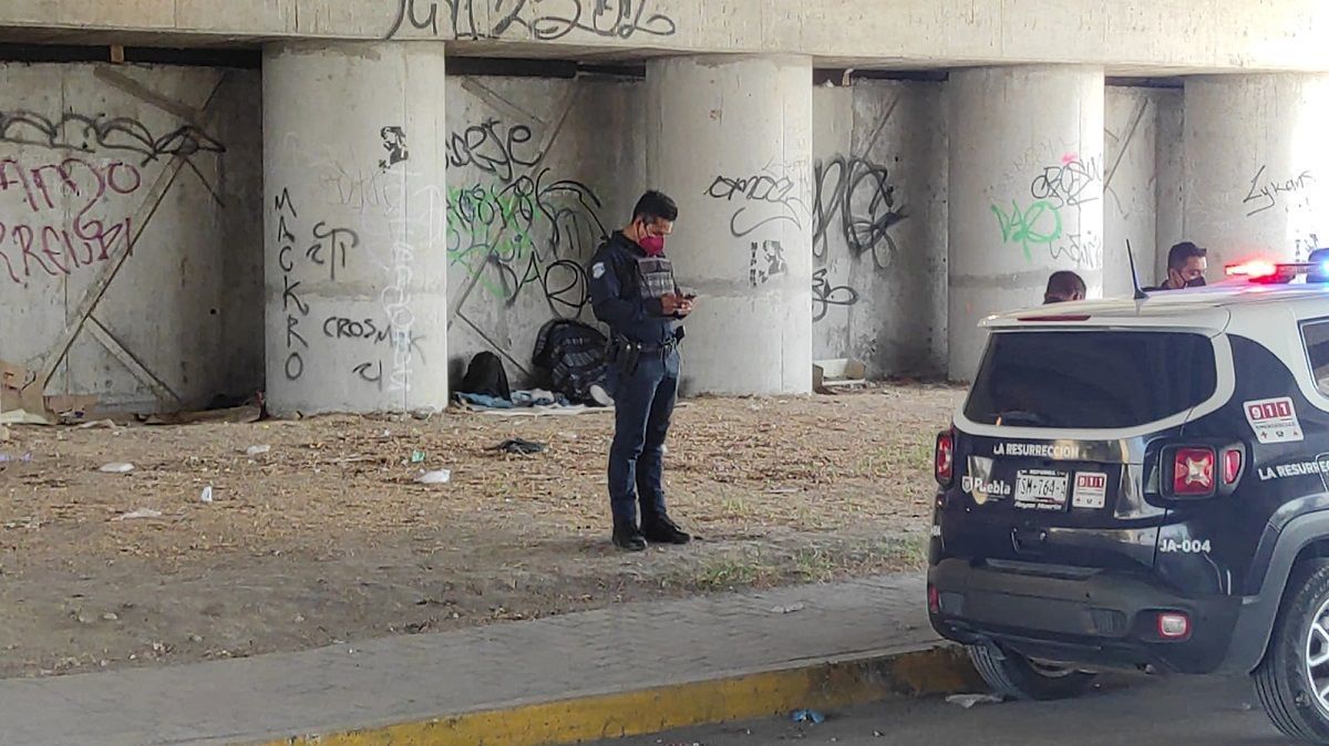Muere hombre en situación de calle debajo de puente de La Resurrección 3 indigente