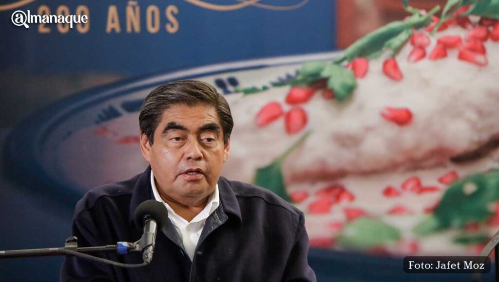 miguel barbosa chiles en nogada 2