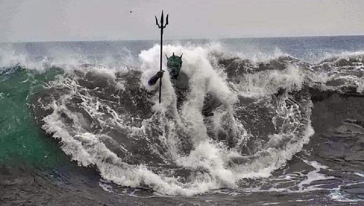 FOTOS: Así luce el “Dios del Mar” durante una tormenta en España 4 neptuno