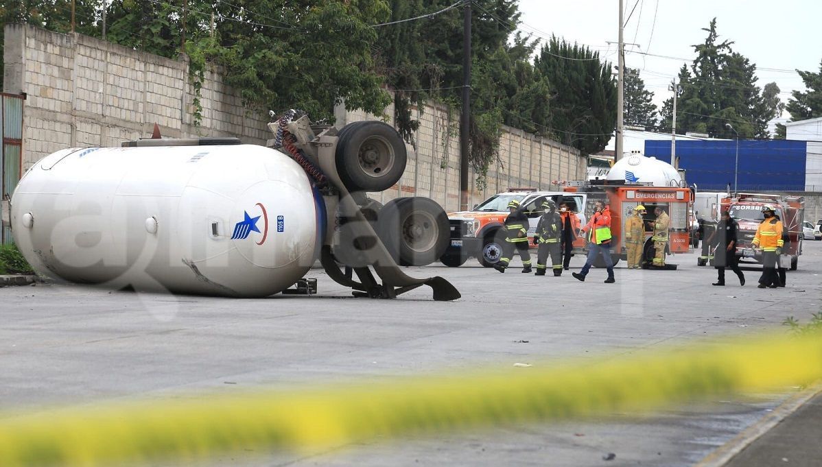 FOTOS: Pipa de gas se vuelca en Parque Industrial Puebla 2000 4 pipa