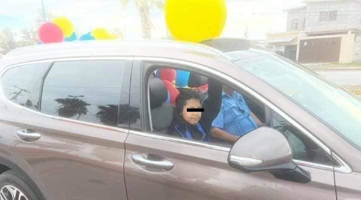 FOTOS: Extraño se ofrece a llevar a su caravana de graduación a una niña y se viraliza 4 sofia