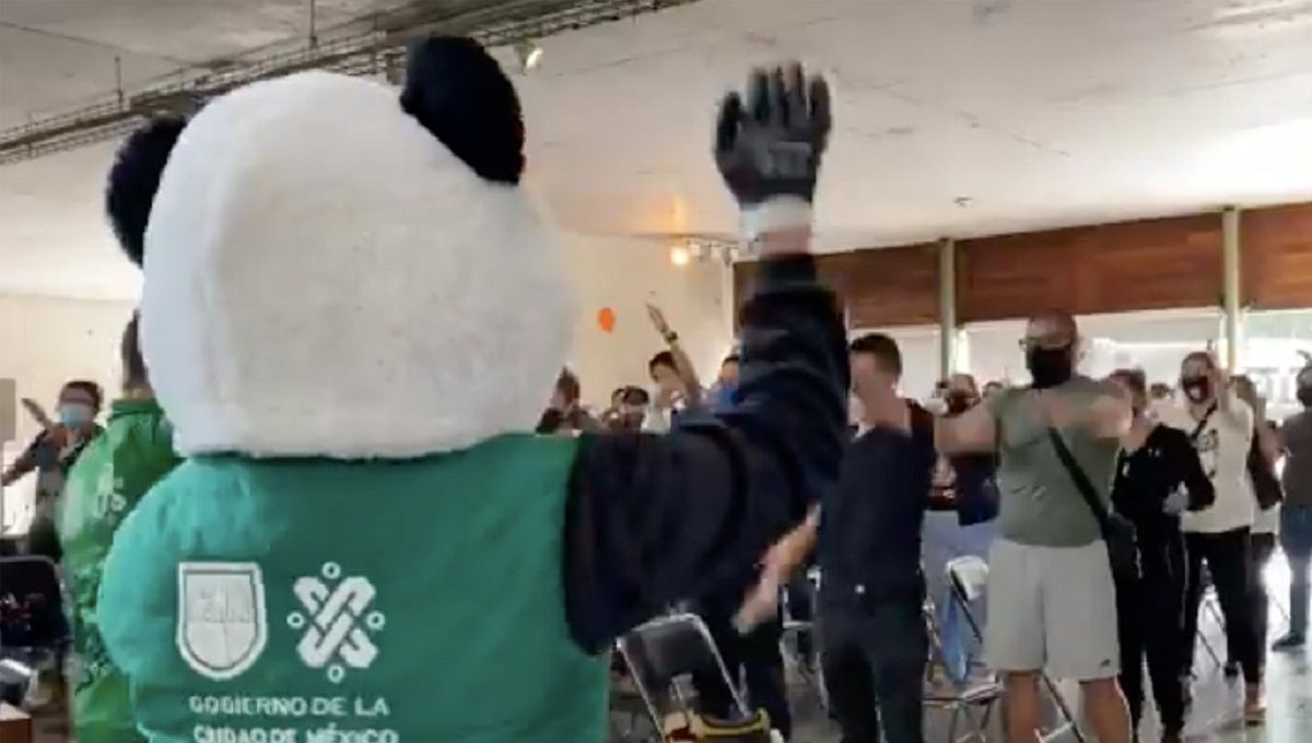 VIDEO: Con botargas, canciones de JNS y un cumbión, arranca vacunación de "chavorrucos" en la CDMX 2 vacunacion 30 anos