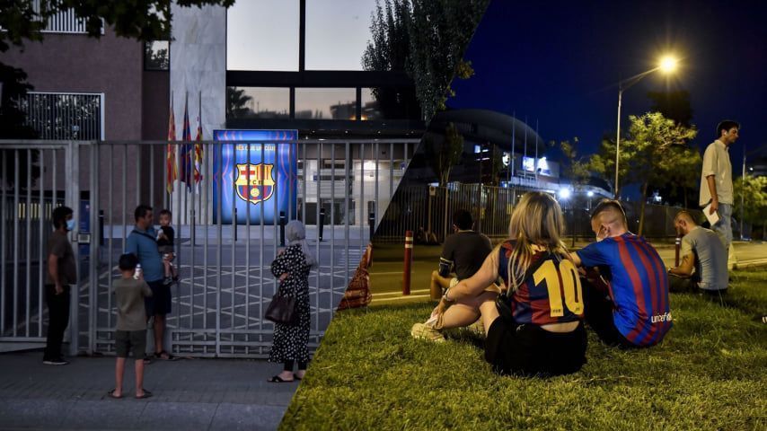 Culés lloran la salida de Messi del Barcelona 1 Aficionados del Barcelona