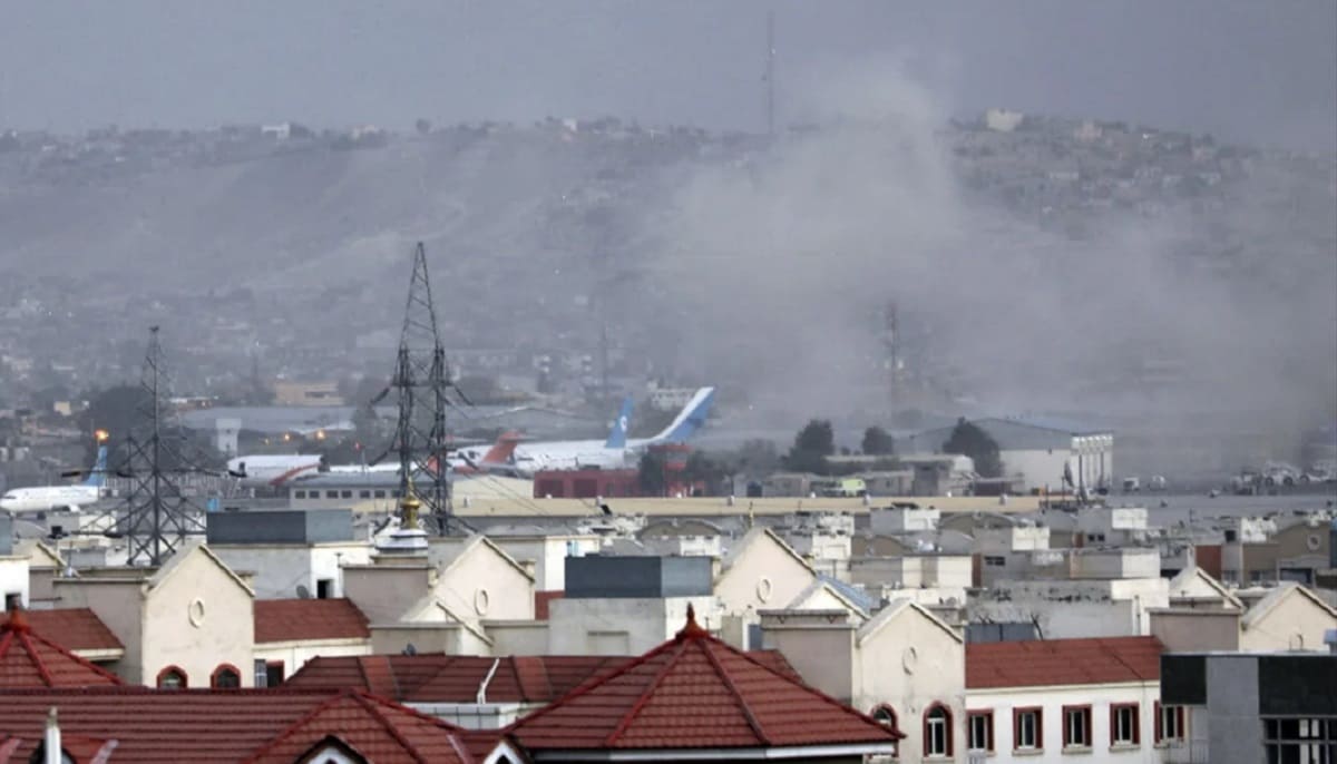 Se registran dos explosiones afuera del aeropuerto de Kabul, confirma el Pentágono 1 Aeropuesto Kabul 1