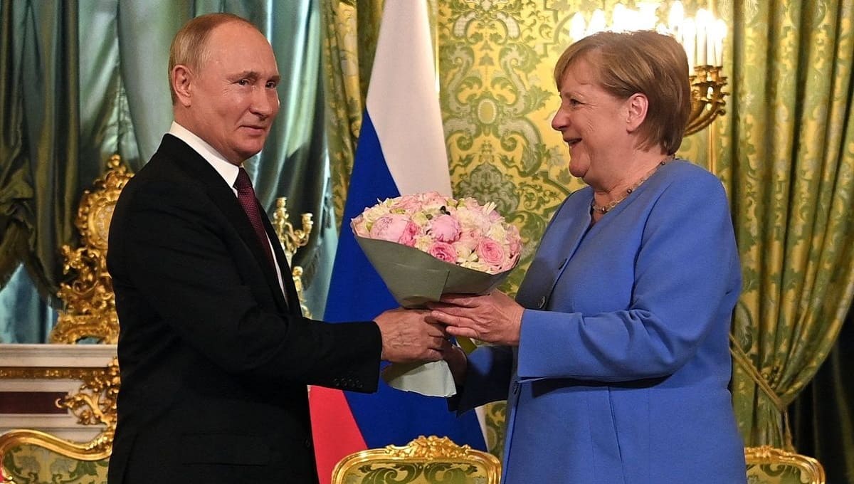 Angela Merkel visita Rusia para hablar de Afganistan y Putin la recibe con flores 1 Angela Merkel putin 1