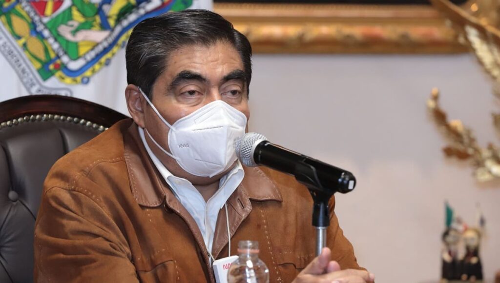 Barbosa invita a poblanos vacunarse 1