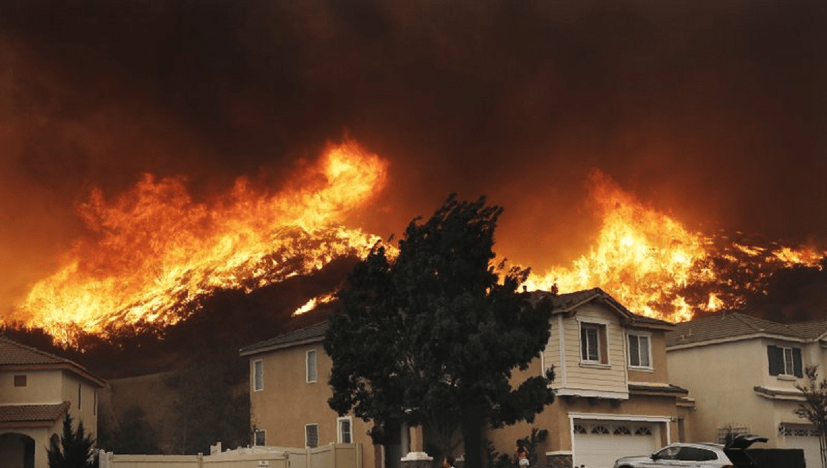 “¡Deben irse ahora!”: incendio Dixie consume una ciudad histórica de California 2