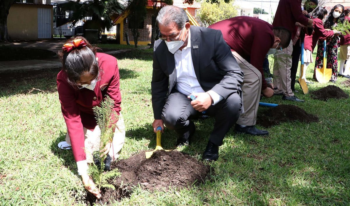 SEP pone en marcha el programa “Regresa a la Escuela con un Árbol” 1 Foto 2 Secretaria de Educacion 30 de agosto de 2021 Boletin No.119 1