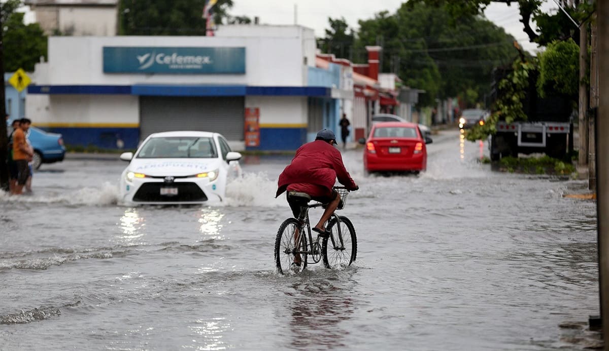 Huracán "Grace" disminuye a categoría 1 y se desplaza cerca de la CDMX 1 Grace CDMX 1