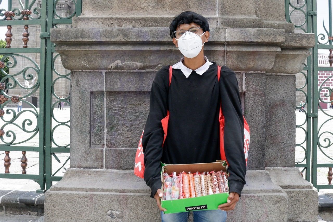 Isaac Rodríguez, el joven que vende dulces para su inscripción a la BUAP 4 Isaac Rodriguez min