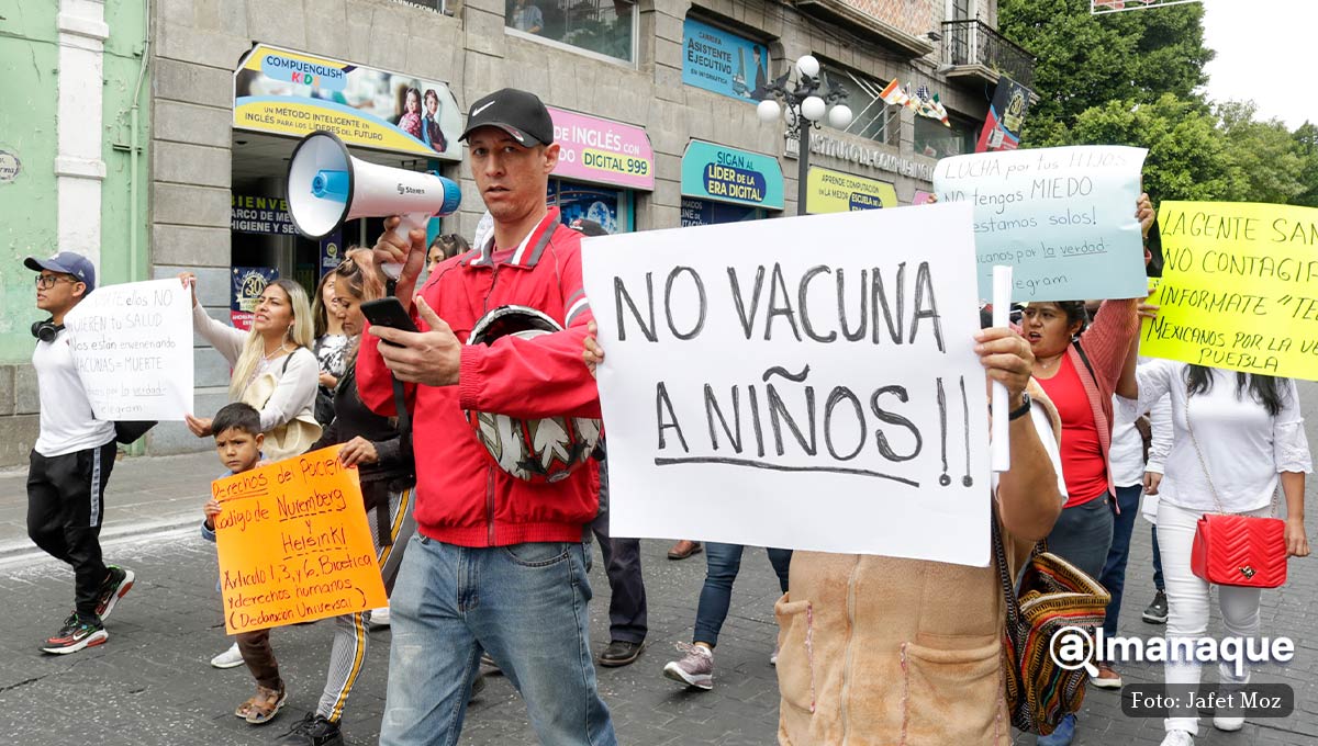Poblanos se manifiestan contra la vacuna antiCOVID: "Tengo voluntad por eso no me inyecto" 9 Marcha ANTIVACUNAS Puebla 5