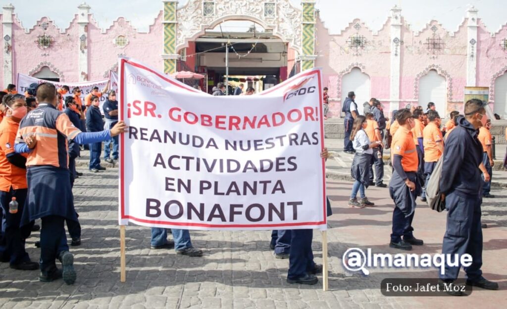 Trabajadores de Bonafont se manifiestan en Casa Aguayo; piden al gobernador reabrir la empresa 2 Bonafont