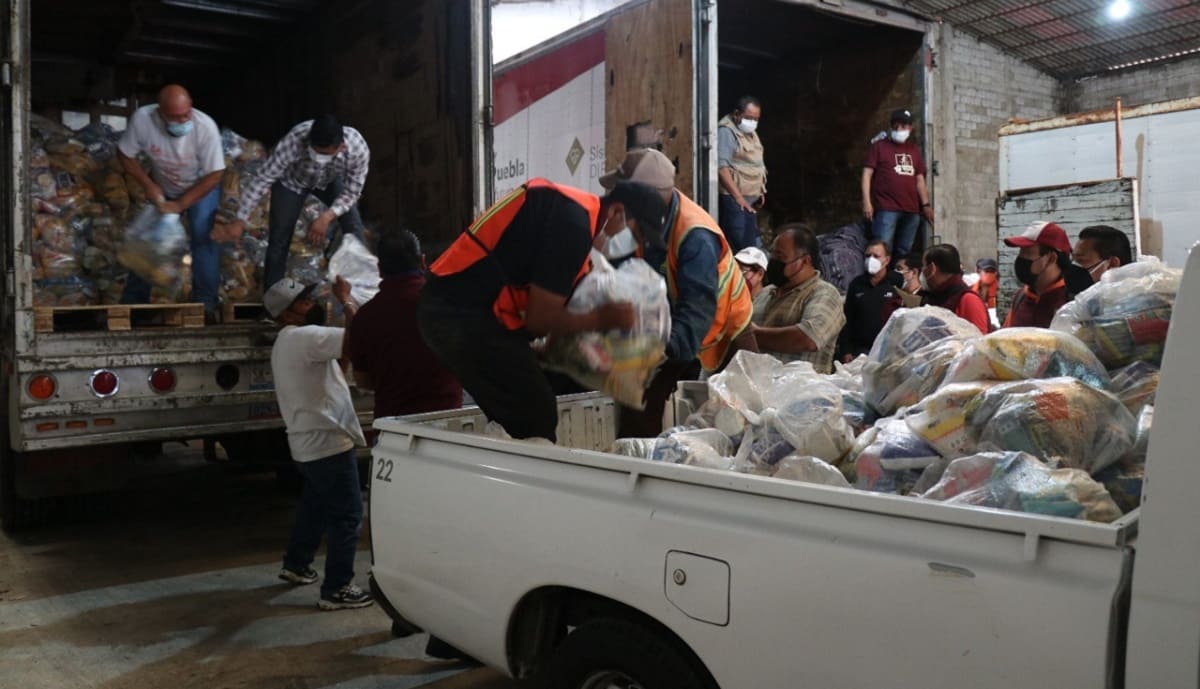 Lleva SEDIF víveres, colchonetas y láminas a damnificados por huracán “Grace” en Xicotepec 1 SEDIF viveres .
