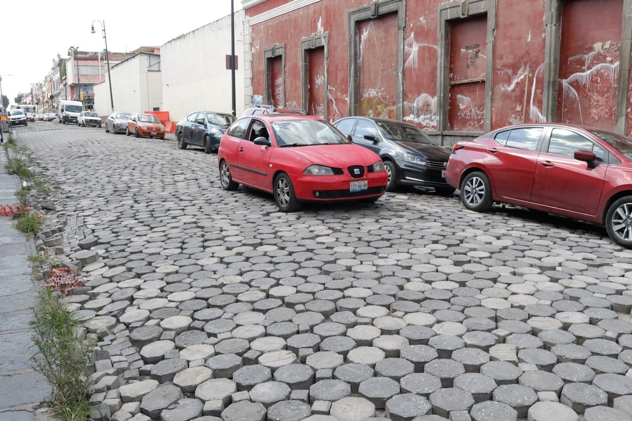 FOTOS: Ayuntamiento de Puebla sobrepone adoquín de la 10 Oriente y 4 Norte 4 adoquin 10 oriente min 1 1