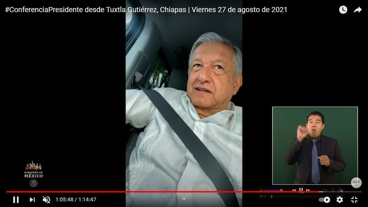 Maestros de la CNTE bloquean camioneta de AMLO; da su conferencia en su vehículo 3 amlo 6