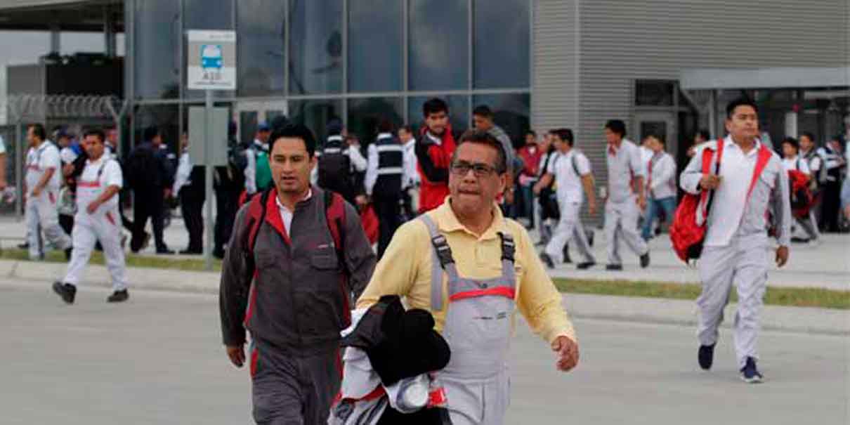Frena Audi despido de trabajadores y entregará uniformes a obreros 3 audi trabajadores