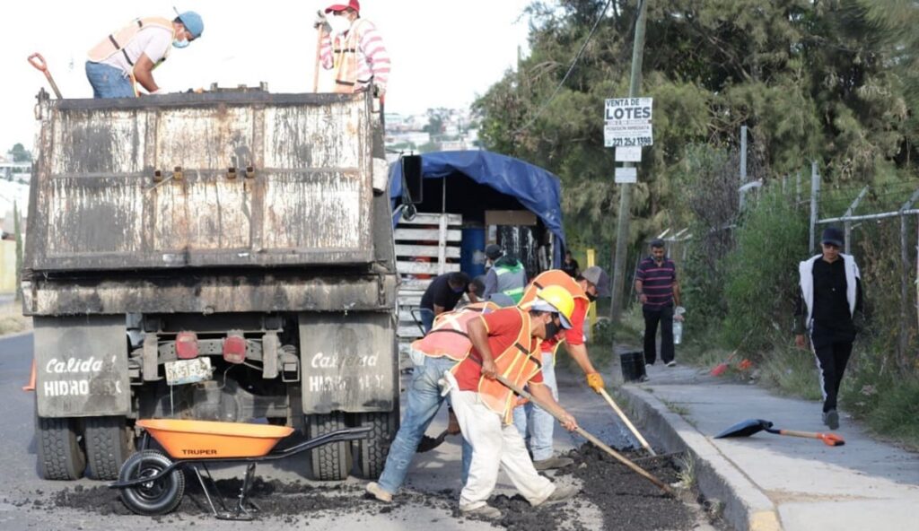bacheo en bulevar Valsequillo