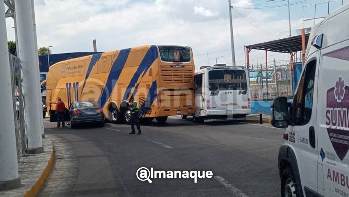 Camión de Tigres choca con una ruta 52 en el Hermanos Serdán 2 camion de tigres contra puebla choque