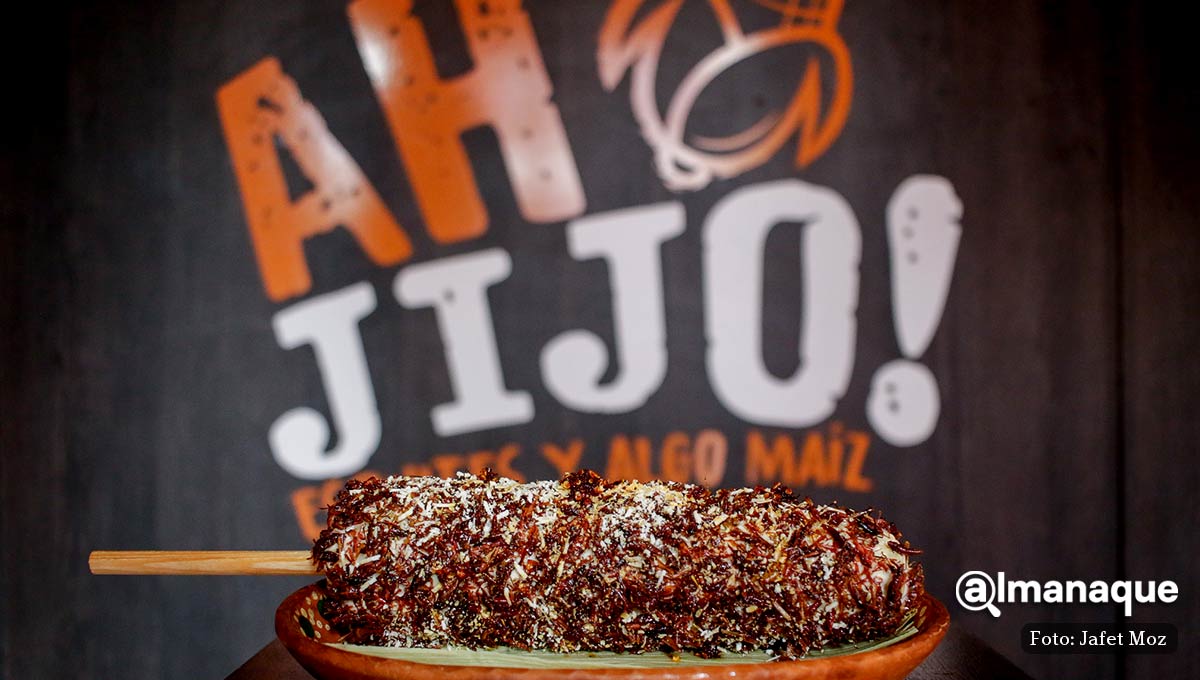 Ah jijo: El lugar donde puedes comer en Puebla elotes y esquites bañados  con chapulines