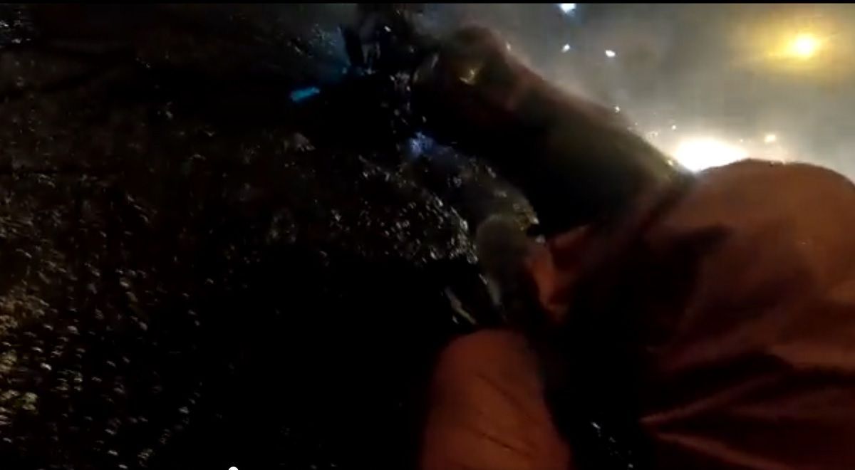 VIDEO: Motociclista cae en un bache en la autopista México-Puebla 2 motociclista 1