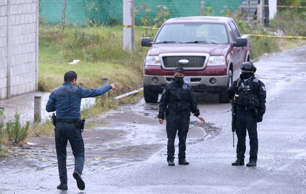 Localizan el cadáver de un hombre dentro de una camioneta en Los Héroes 1 muerto Puebla 1