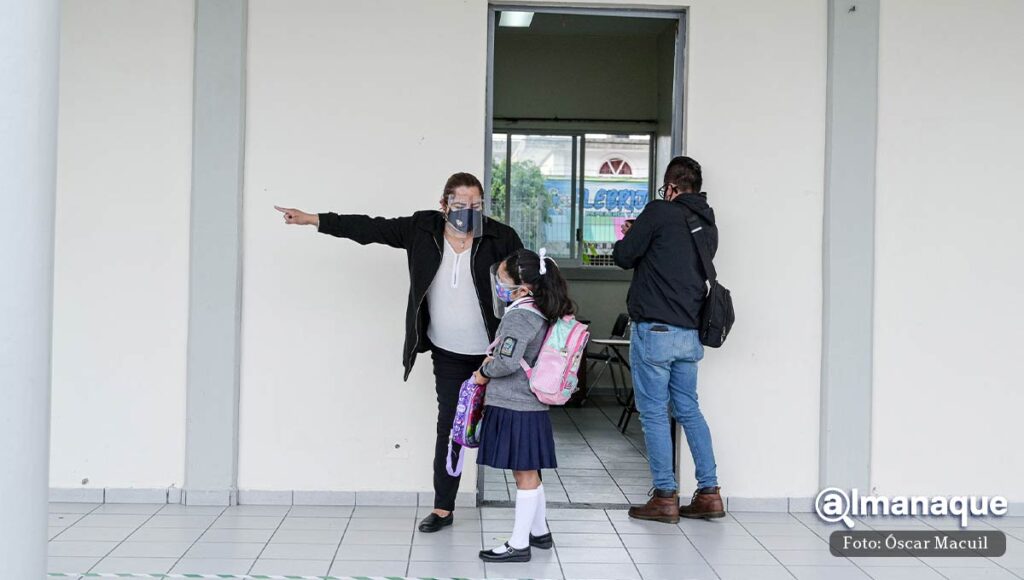 Con regreso a clases presenciales, México acumula 262 mil 221 muertes por COVID