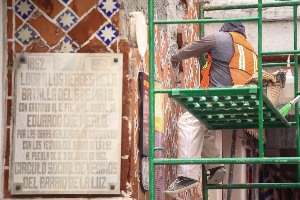 Ayuntamiento empieza a remodelar El Parían; Claudia Rivera no sabe si hay permisos 12 El Ayuntamiento empezó a remodelar El Parían