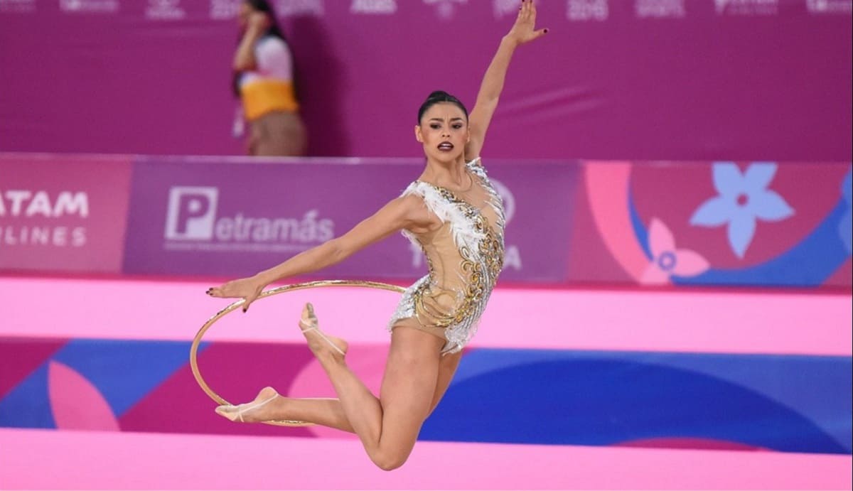 VIDEO: Al ritmo de "El Triste", Rut Castillo hace histórico debut en gimnasia rítmica 1 rut castillo 1