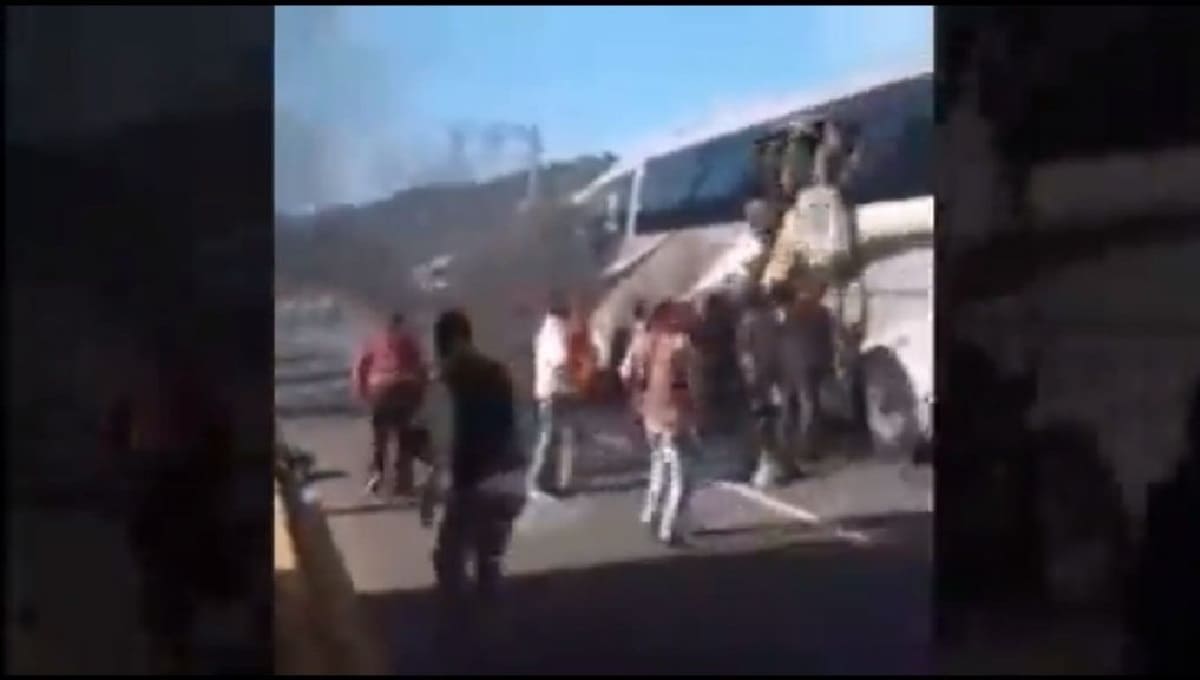 Autobús de Texmelucan choca en Xalapa; deja dos muertos y 16 heridos 1 Autobús de Texmelucan choca en Xalapa