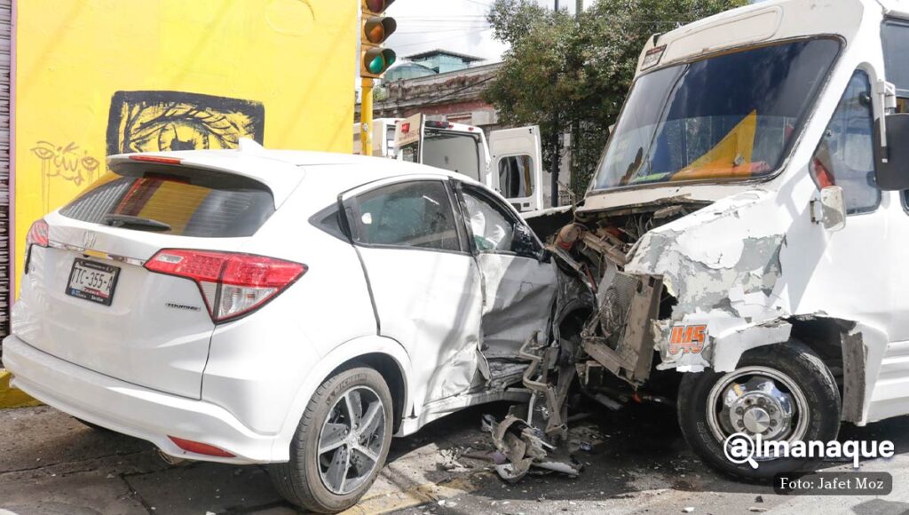 Choque en la 13 poniente 3