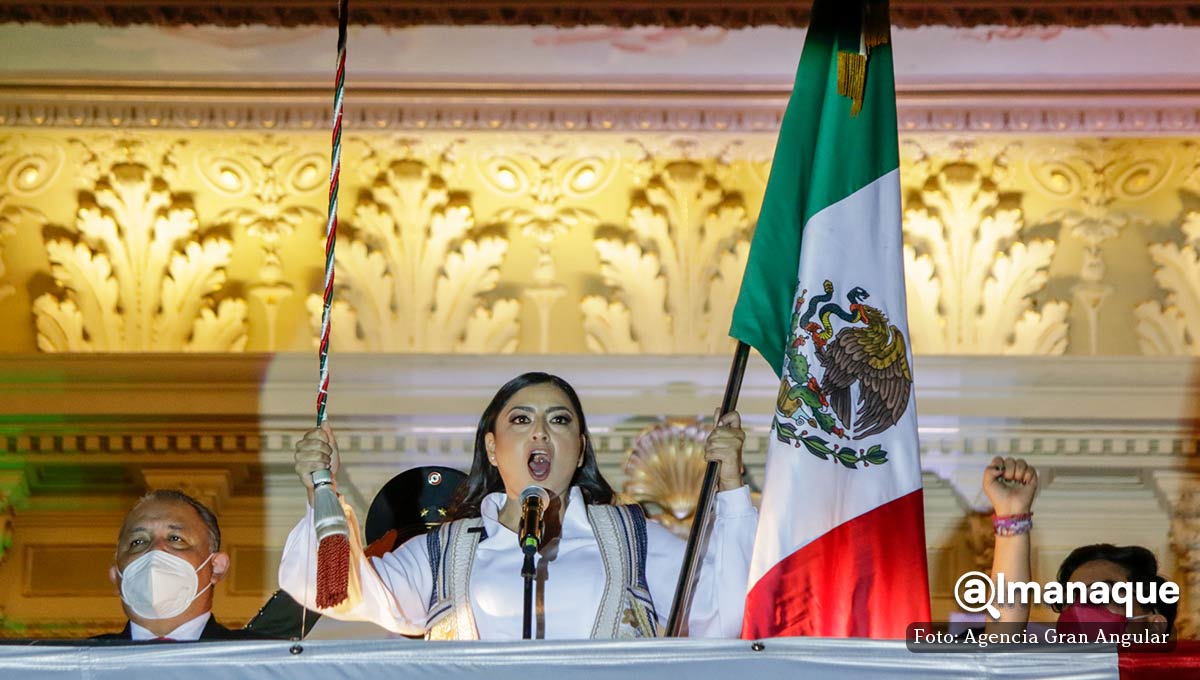 Con sindicalizados acarreados, Claudia Rivera da su Grito en el Ayuntamiento 5 Claudia Rivera Ayuntamiento de Puebla grito de independencia 1