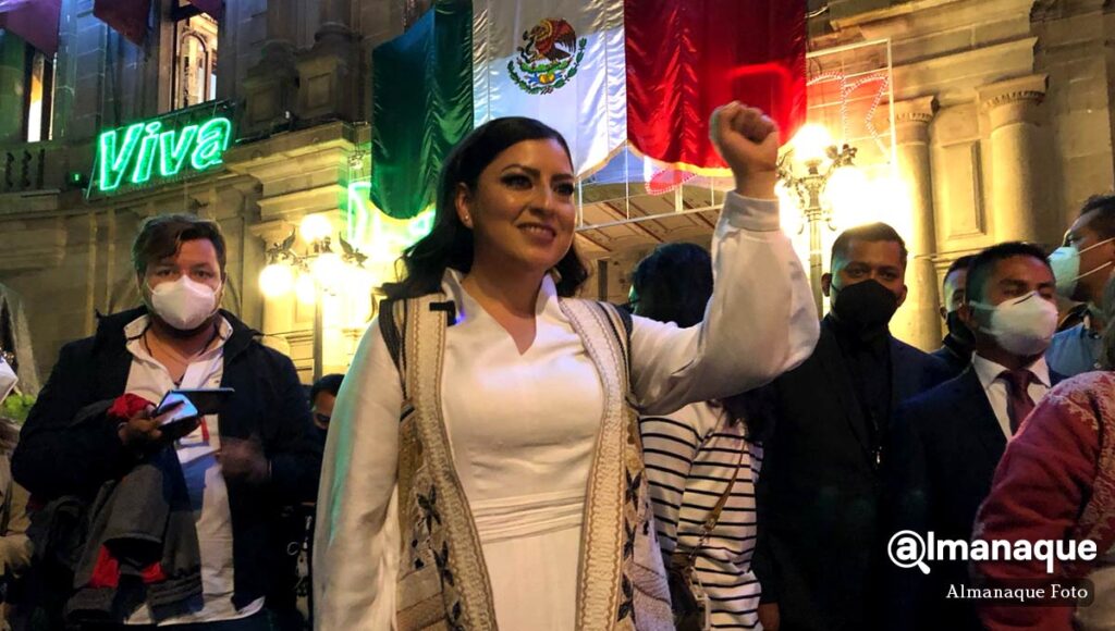 Claudia Rivera Ayuntamiento de Puebla grito de independencia cubre boca 3