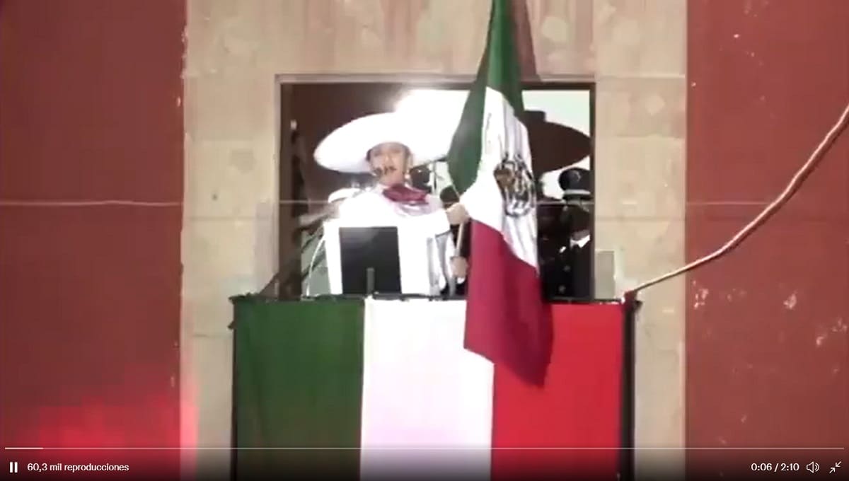¡No, no es Lolita Ayala! A alcaldesa de Salamanca se le sale un gallo mientras daba el Grito 2 Francisco 2