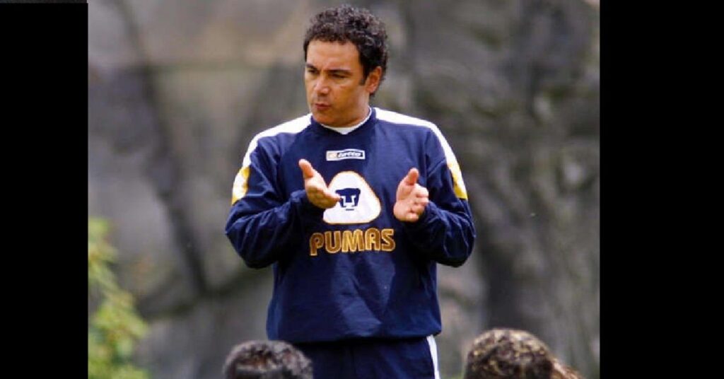 Hugo Sanchez en Pumas