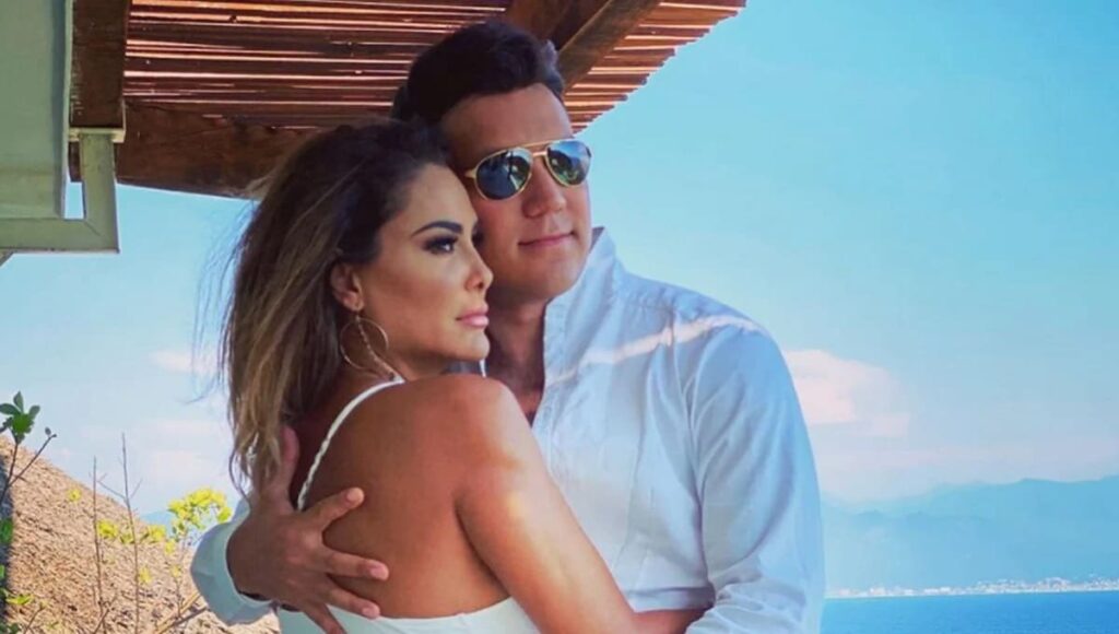 Larry Ramos y Ninel Conde escapan