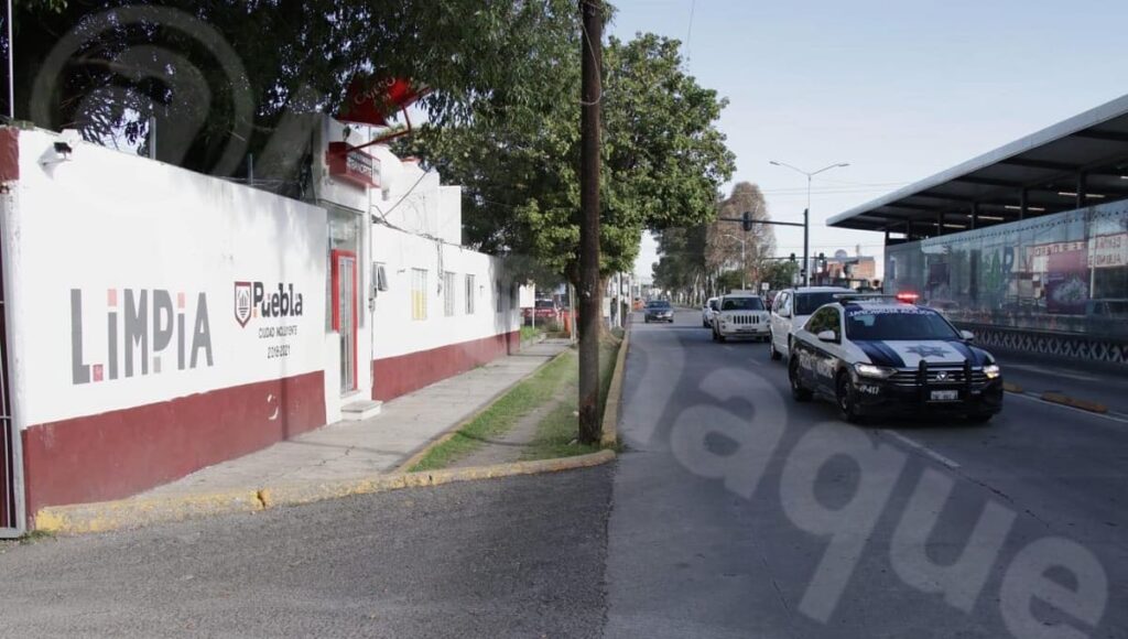 Delincuentes armados roban oficina del Servicio de Limpia ubicada junto a la policía en Puebla 4 roban oficina del servicio de limpia